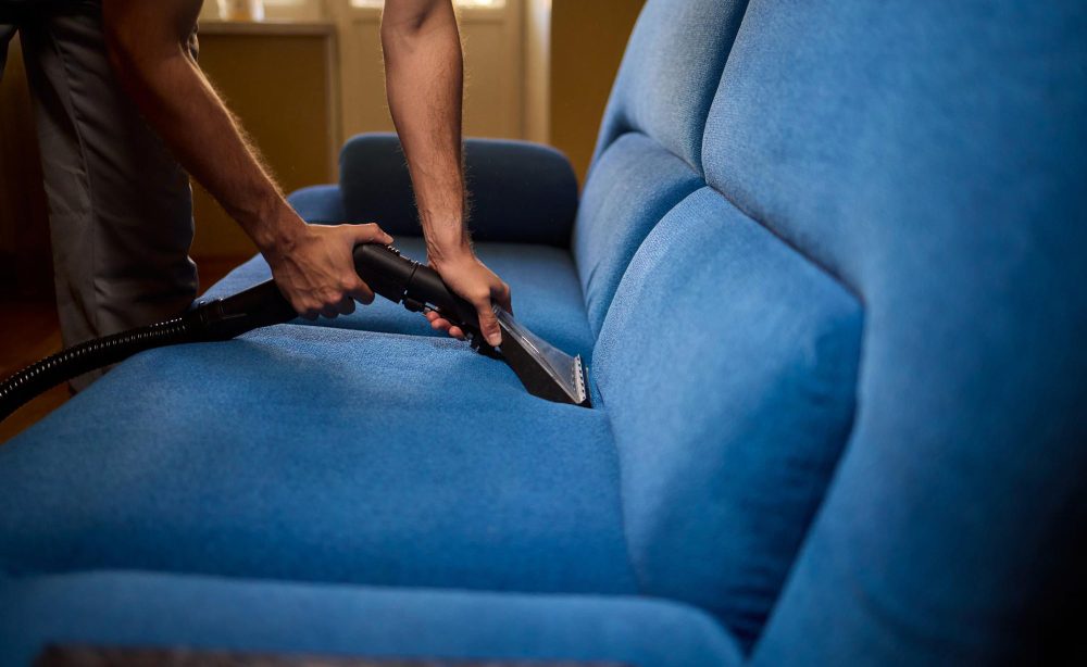 Guide pour nettoyer un fauteuil en tissu sans l'endommager