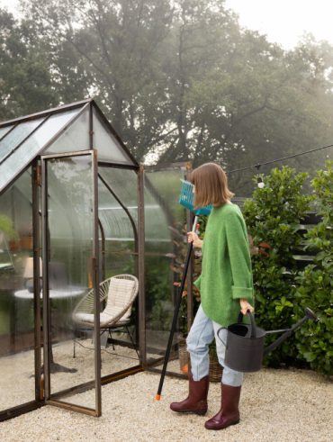 construire une serre de jardin pas chère