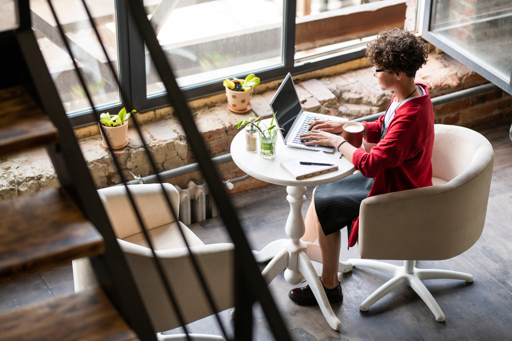 Espaces de socialisation et hybridation des usages